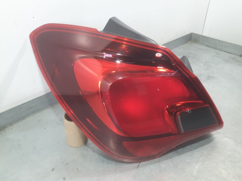 Recambio de piloto trasero izquierdo exterior para opel corsa e (x15) 1.4 (08, 68) referencia OEM IAM 39090647  