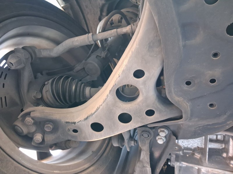 Recambio de brazo suspension inferior delantero izquierdo para toyota corolla ranchera familiar (_e21_) 1.8 hybrid (zwe211) refe