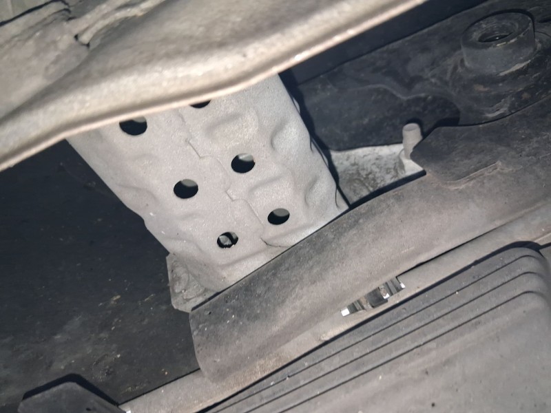 Recambio de refuerzo paragolpes trasero para toyota corolla ranchera familiar (_e21_) 1.8 hybrid (zwe211) referencia OEM IAM 520