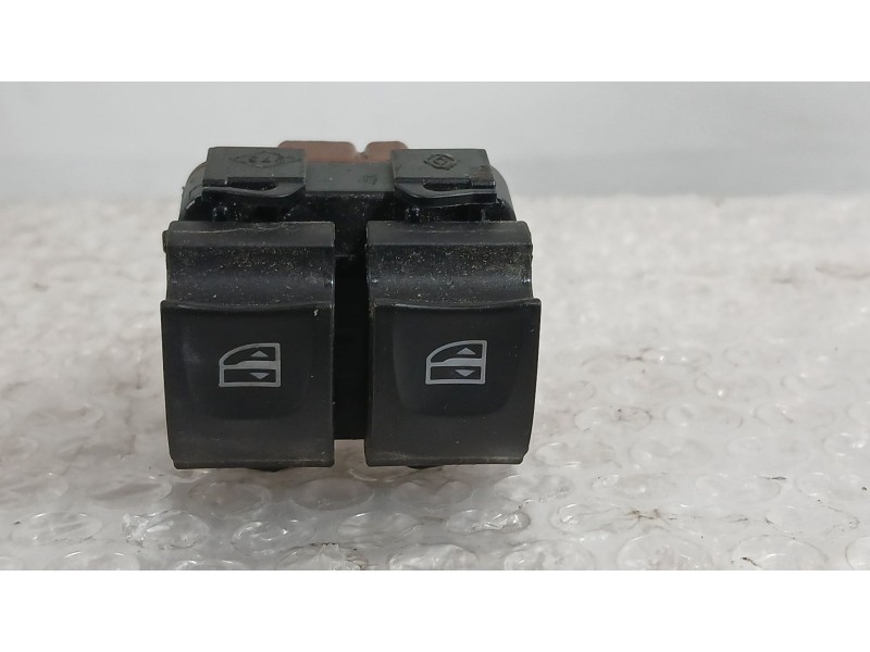 Recambio de mando elevalunas delantero izquierdo para dacia duster (hm_) 1.0 tce 90 referencia OEM IAM   