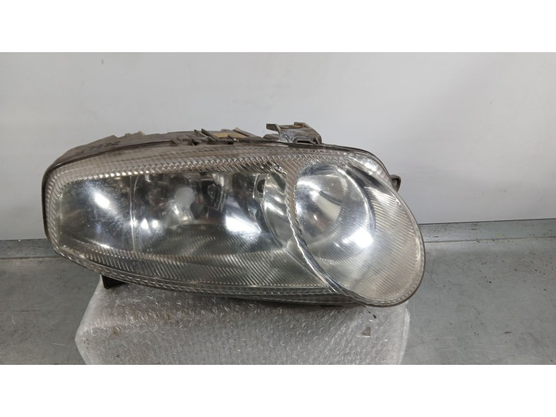 Recambio de faro derecho para alfa romeo 147 (937_) 1.6 16v t.spark eco (937.axa1a, 937.bxa1a) referencia OEM IAM 46826194  