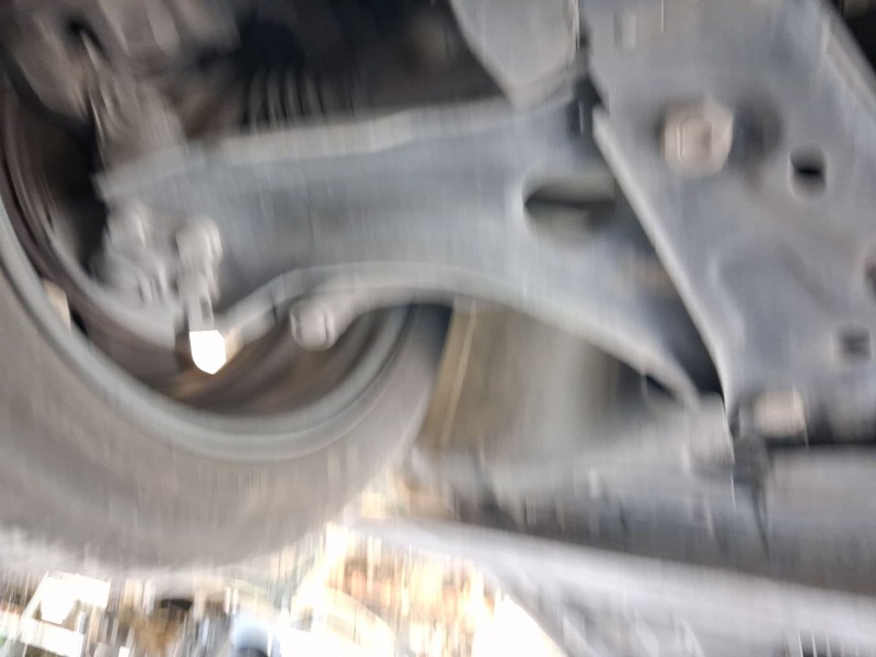 Recambio de brazo suspension inferior delantero derecho para renault clio v (b7_) 1.5 blue dci 100 (b7ad) referencia OEM IAM 545