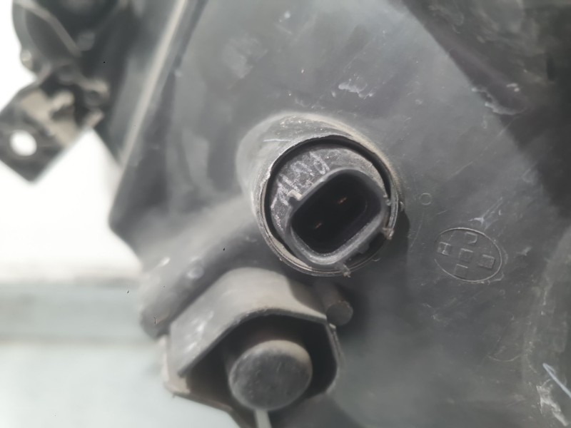 Recambio de faro derecho para renault clio v (b7_) 1.5 blue dci 85 (b7ag) referencia OEM IAM 260100902R  