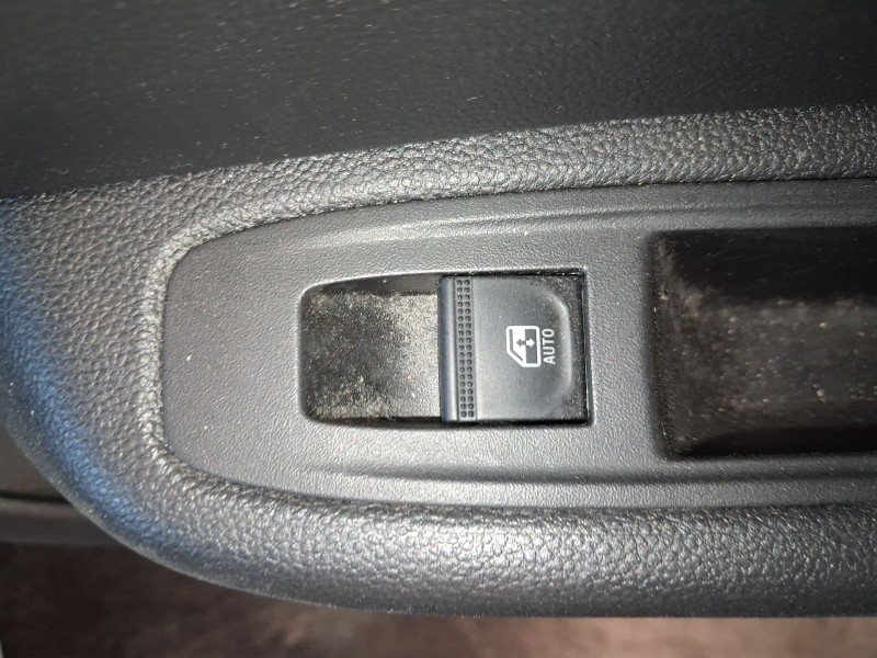 Recambio de mando elevalunas trasero derecho para renault clio v (b7_) 1.5 blue dci 100 (b7ad) referencia OEM IAM   