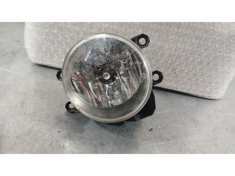 Recambio de faro antiniebla derecho para toyota auris (_e18_) 1.4 d-4d (nde180_) referencia OEM IAM 8121002110  
