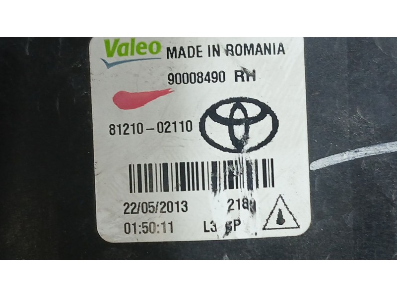 Recambio de faro antiniebla derecho para toyota auris (_e18_) 1.4 d-4d (nde180_) referencia OEM IAM 8121002110  