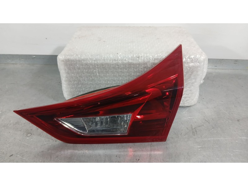 Recambio de piloto trasero derecho interior para toyota auris (_e18_) 1.4 d-4d (nde180_) referencia OEM IAM 8158102460  
