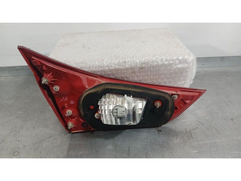 Recambio de piloto trasero derecho interior para toyota auris (_e18_) 1.4 d-4d (nde180_) referencia OEM IAM 8158102460  