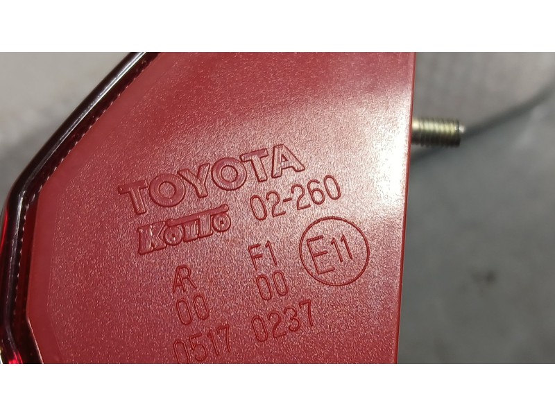 Recambio de piloto trasero derecho interior para toyota auris (_e18_) 1.4 d-4d (nde180_) referencia OEM IAM 8158102460  