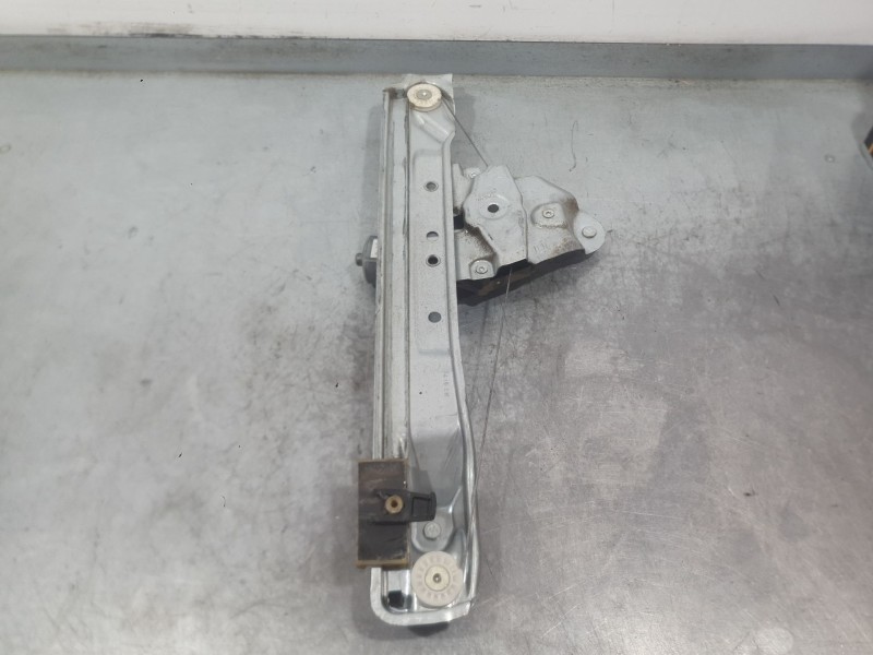 Recambio de elevalunas trasero izquierdo para dacia duster (hm_) 1.6 sce 115 (hmm1) referencia OEM IAM 827210622R  