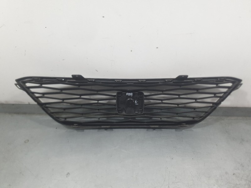 Recambio de rejilla delantera para seat ibiza iv (6j5, 6p1) 1.2 tsi referencia OEM IAM 6J0853654G9B9  
