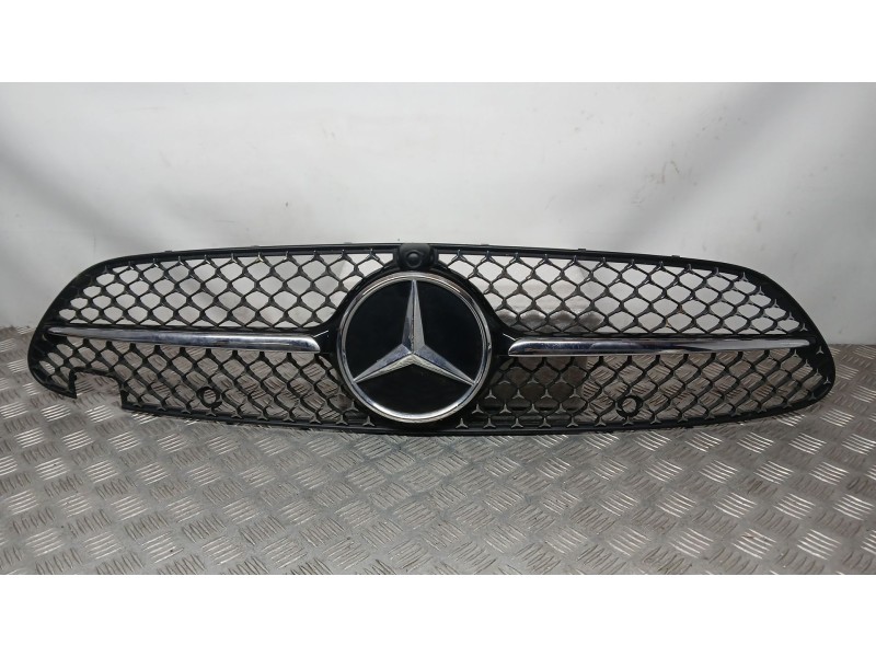 Recambio de rejilla delantera para mercedes-benz clase c (w206) c 300 de (206.208) referencia OEM IAM A0008882300  