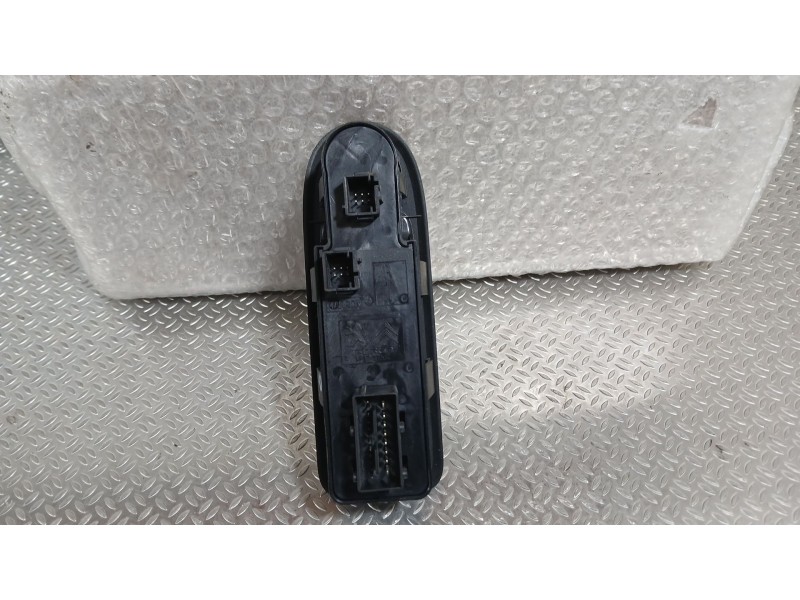Recambio de mando elevalunas delantero izquierdo para peugeot 308 i (4a_, 4c_) 1.6 16v referencia OEM IAM 649028 C/MANDO RETROVI