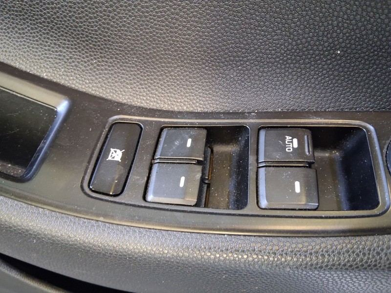 Recambio de mando elevalunas delantero izquierdo para hyundai i20 ii (gb, ib) 1.0 t-gdi referencia OEM IAM 93570C80104X C/MANDO 