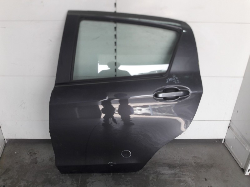 Recambio de puerta trasera izquierda para toyota yaris (_p13_) 1.5 hybrid (nhp130_) referencia OEM IAM 670040D210  