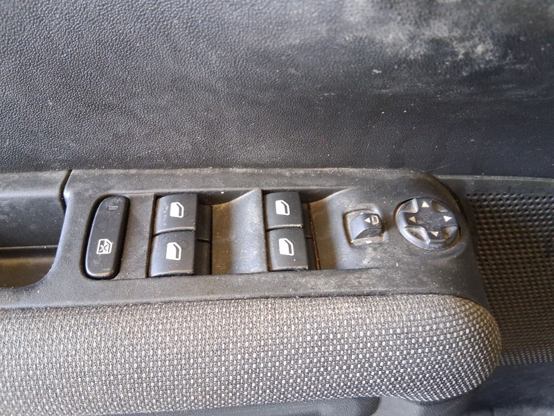 Recambio de mando elevalunas delantero izquierdo para citroën c3 aircross ii (2r_, 2c_) 1.5 bluehdi 110 referencia OEM IAM 98016