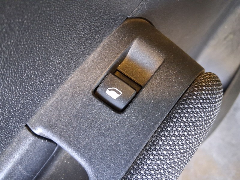 Recambio de mando elevalunas trasero izquierdo para citroën c3 aircross ii (2r_, 2c_) 1.5 bluehdi 110 referencia OEM IAM 9676229