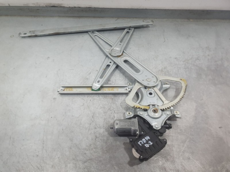 Recambio de elevalunas delantero izquierdo para toyota yaris (_p13_) 1.5 (nsp131_) referencia OEM IAM 857200D360  