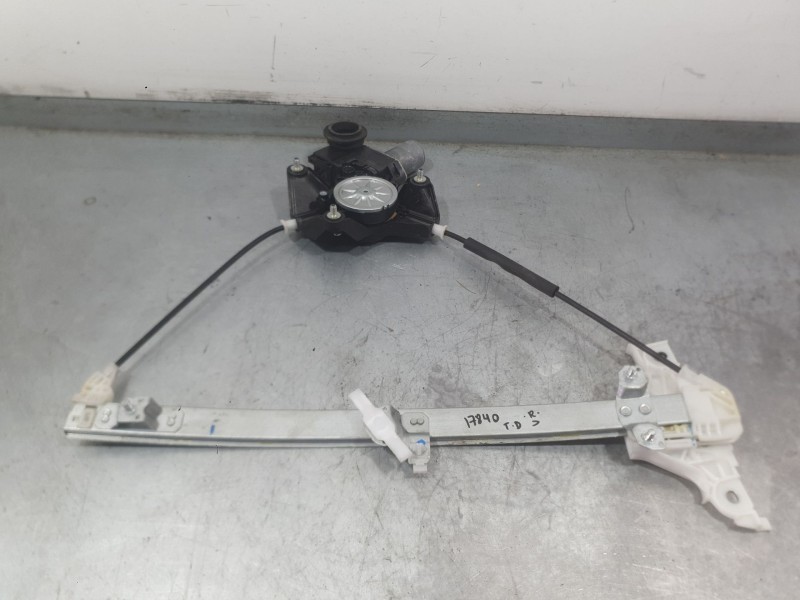 Recambio de elevalunas trasero derecho para toyota yaris (_p21_, _pa1_, _ph1_) 1.5 hybrid (mxph11) referencia OEM IAM 85710K0010