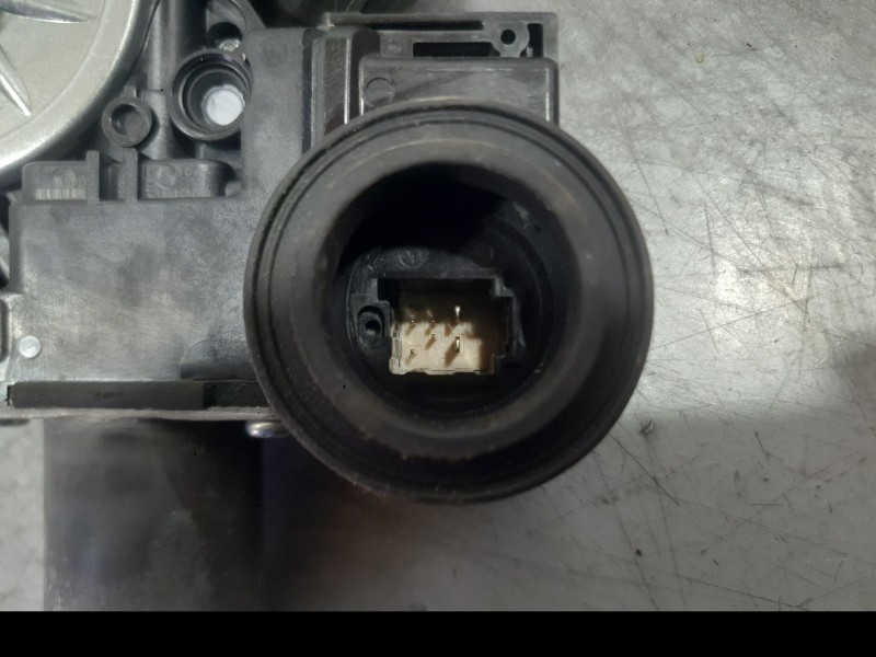Recambio de elevalunas trasero derecho para toyota yaris (_p21_, _pa1_, _ph1_) 1.5 hybrid (mxph11) referencia OEM IAM 85710K0010