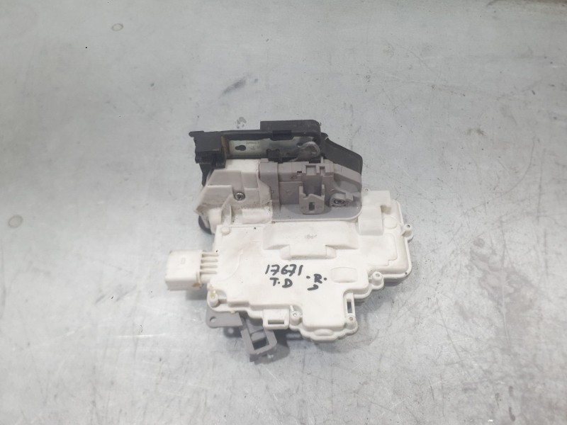 Recambio de cerradura puerta trasera derecha para audi q5 (8rb) 2.0 tdi quattro referencia OEM IAM 8K0839016  
