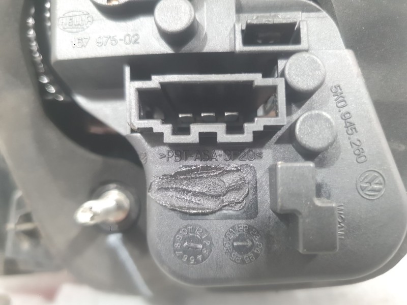 Recambio de piloto trasero derecho interior para volkswagen golf vi (5k1) 1.6 tdi referencia OEM IAM 5K0945260  