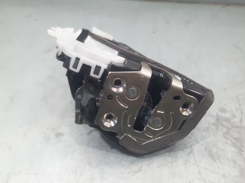 Recambio de cerradura puerta trasera derecha para toyota yaris (_p21_, _pa1_, _ph1_) 1.5 hybrid (mxph11) referencia OEM IAM V511