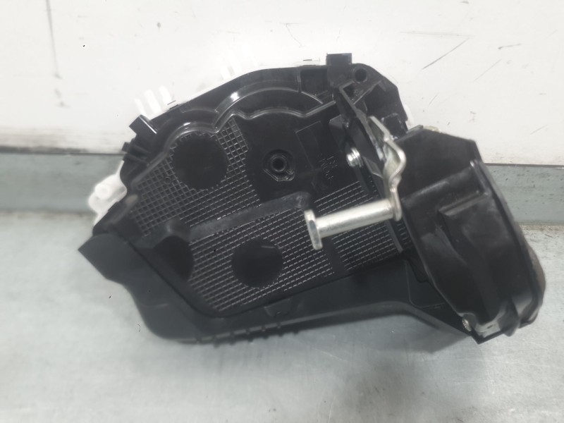 Recambio de cerradura puerta trasera derecha para toyota yaris (_p21_, _pa1_, _ph1_) 1.5 hybrid (mxph11) referencia OEM IAM V511