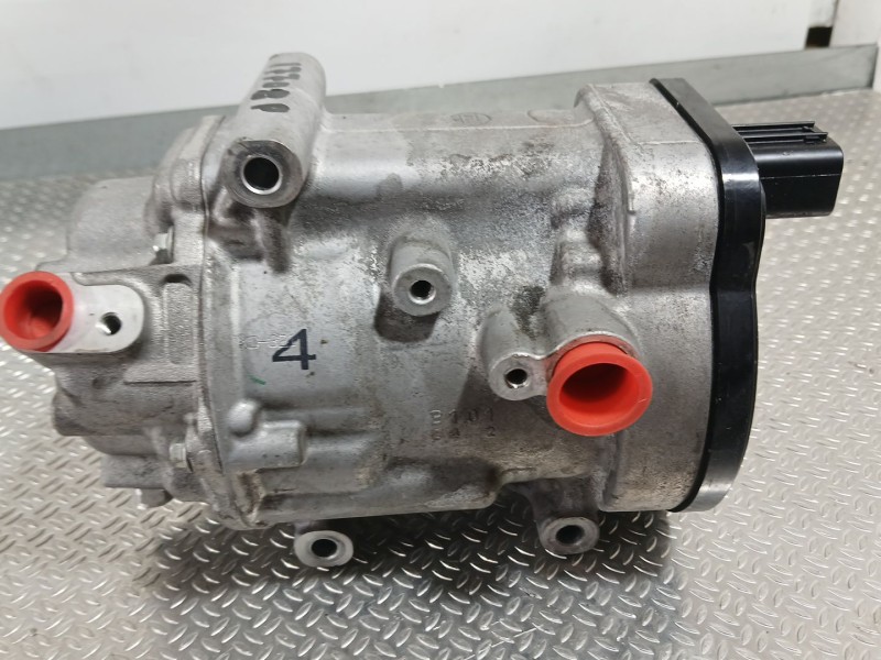 Recambio de compresor aire acondicionado para toyota corolla sedán (_e21_) 1.8 vvti hybrid (zwe211, mzea12) referencia OEM IAM 8