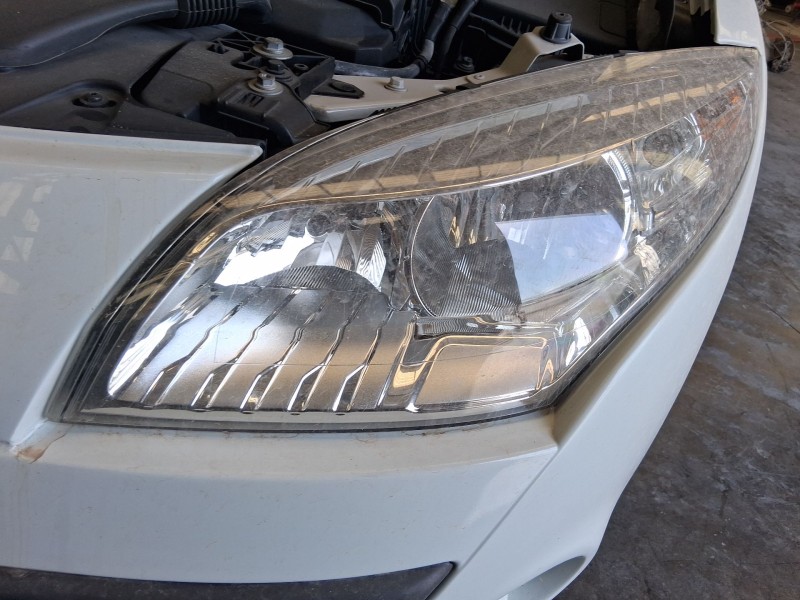 Recambio de faro izquierdo para renault megane iii hatchback (bz0/1_, b3_) 1.5 dci referencia OEM IAM 260607449R 260601141R 