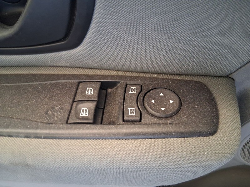 Recambio de mando elevalunas delantero izquierdo para renault megane iii hatchback (bz0/1_, b3_) 1.5 dci referencia OEM IAM 8096