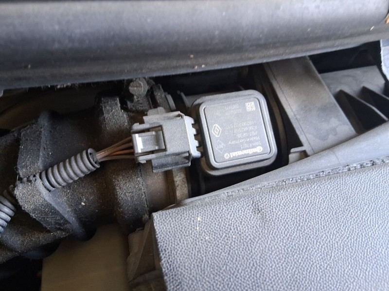 Recambio de caudalimetro para renault megane iii hatchback (bz0/1_, b3_) 1.5 dci referencia OEM IAM 8200682558  