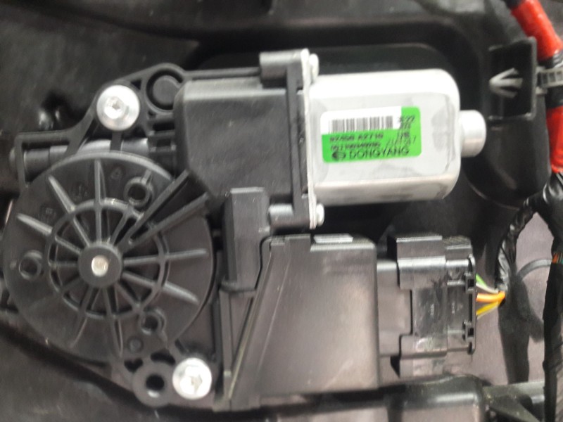 Recambio de elevalunas delantero izquierdo para kia cee´d (jd) 1.6 crdi 110 referencia OEM IAM 82471A2700  