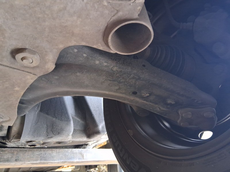 Recambio de brazo suspension inferior delantero izquierdo para renault megane iii hatchback (bz0/1_, b3_) 1.5 dci referencia OEM