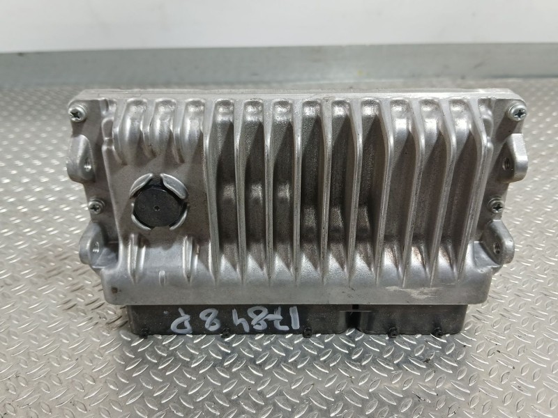 Recambio de centralita motor uce para toyota auris (-e18) 1.8 hybrid (zwee186) referencia OEM IAM 896610ZM30  