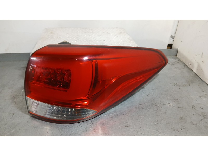 Recambio de piloto trasero derecho exterior para kia carens iv 1.6 gdi referencia OEM IAM 92402A4020  