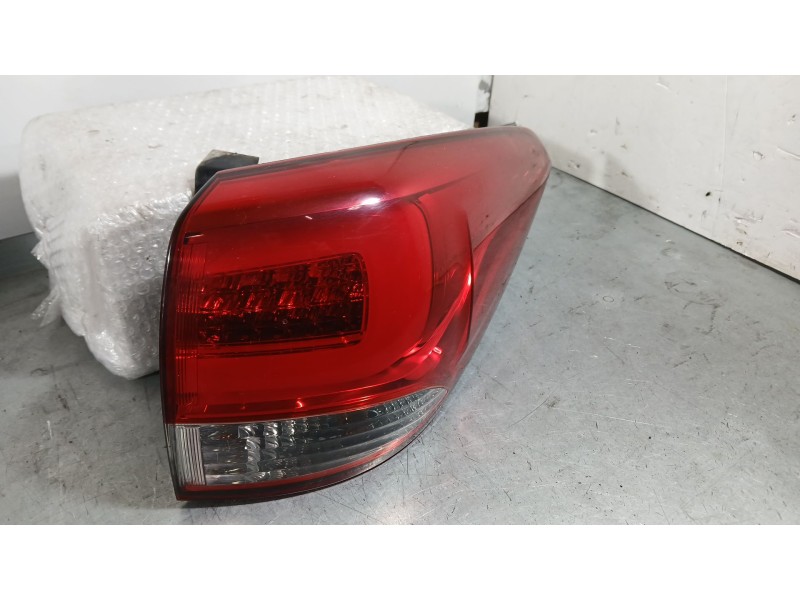 Recambio de piloto trasero derecho exterior para kia carens iv 1.6 gdi referencia OEM IAM 92402A4020  