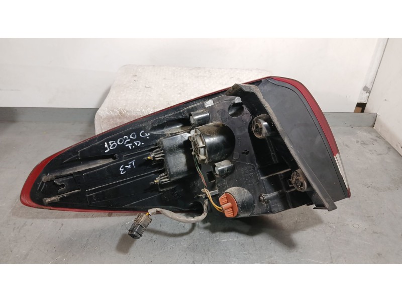Recambio de piloto trasero derecho exterior para kia carens iv 1.6 gdi referencia OEM IAM 92402A4020  