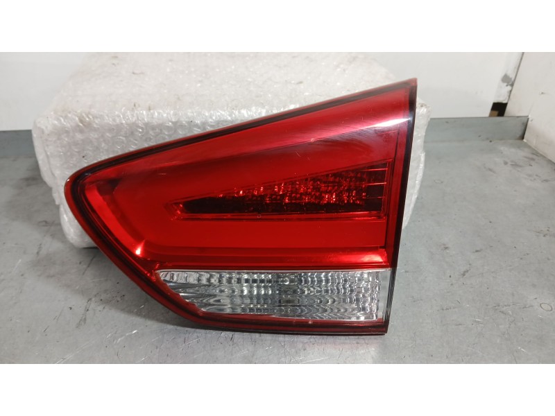 Recambio de piloto trasero derecho interior para kia carens iv 1.6 gdi referencia OEM IAM 92404A4020  
