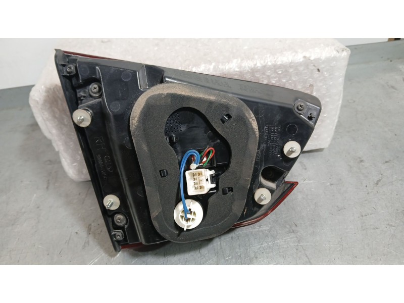 Recambio de piloto trasero derecho interior para kia carens iv 1.6 gdi referencia OEM IAM 92404A4020  