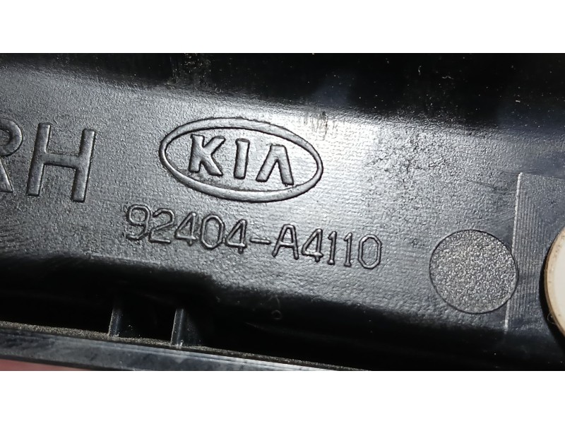 Recambio de piloto trasero derecho interior para kia carens iv 1.6 gdi referencia OEM IAM 92404A4020  