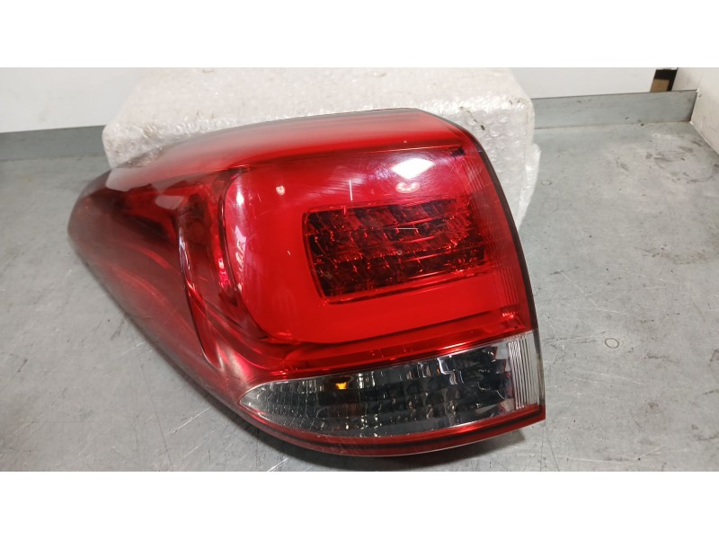 Recambio de piloto trasero izquierdo exterior para kia carens iv 1.6 gdi referencia OEM IAM 92401A4020  