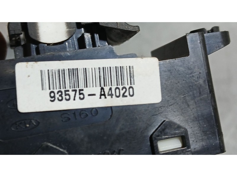 Recambio de mando elevalunas delantero derecho para kia carens iv 1.6 gdi referencia OEM IAM 93575A4030CA  