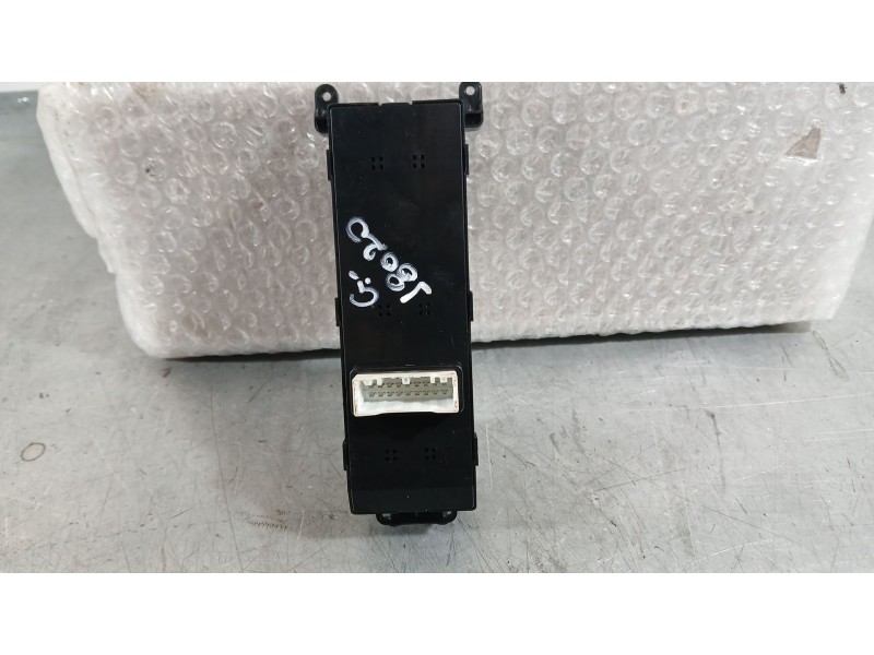 Recambio de mando elevalunas delantero izquierdo para kia carens iv 1.6 gdi referencia OEM IAM 93570A4310CA  
