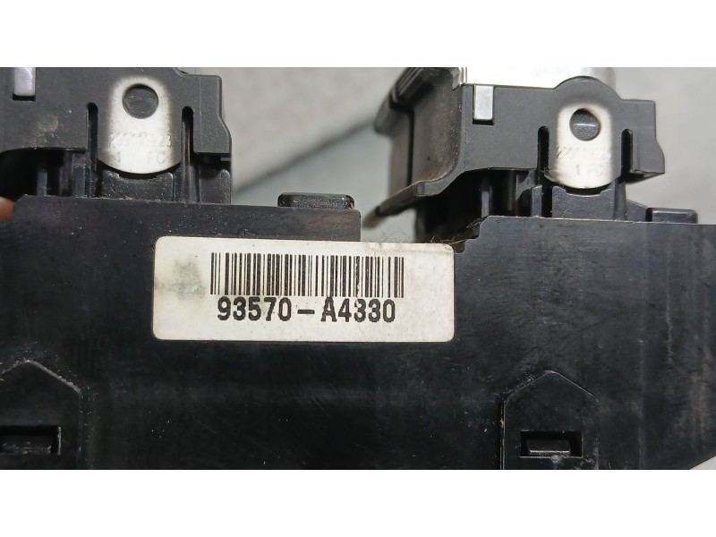 Recambio de mando elevalunas delantero izquierdo para kia carens iv 1.6 gdi referencia OEM IAM 93570A4310CA  