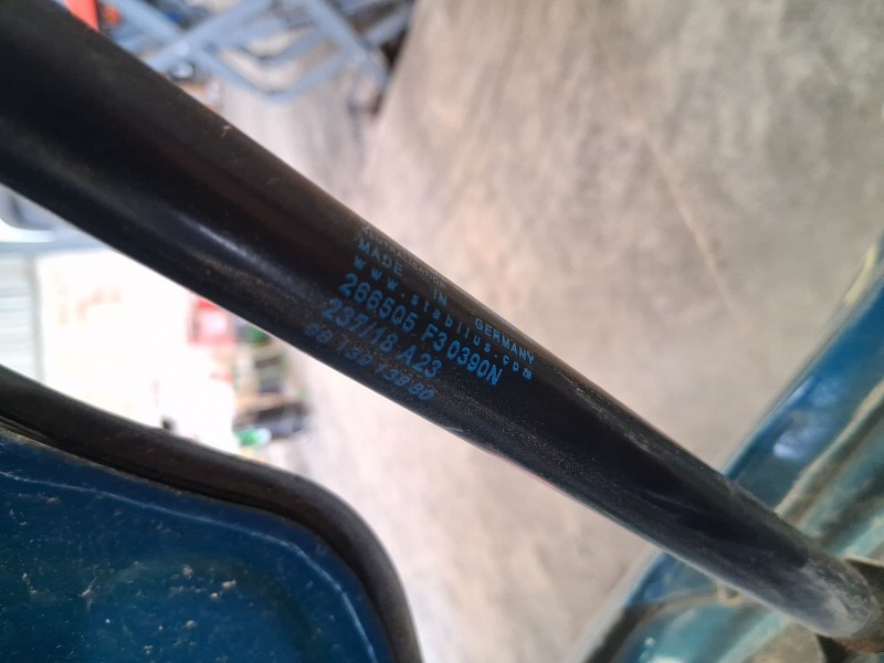 Recambio de amortiguadores maletero / porton para citroën c4 cactus 1.2 thp 110 referencia OEM IAM 9813913880  