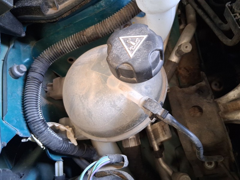 Recambio de deposito expansion para citroën c4 cactus 1.2 thp 110 referencia OEM IAM 9800777280  