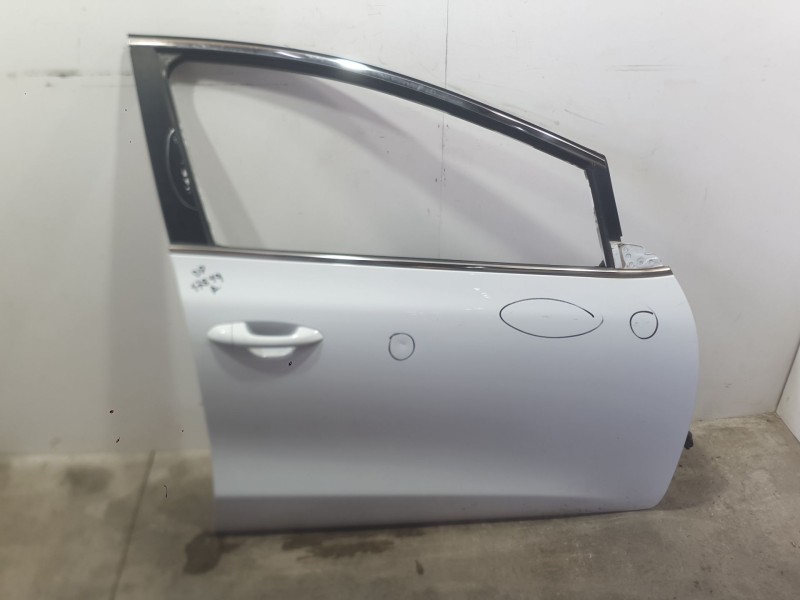 Recambio de puerta delantera derecha para kia cee´d sportswagon (jd) 1.6 crdi 136 referencia OEM IAM 76004A2000 TOCADA 