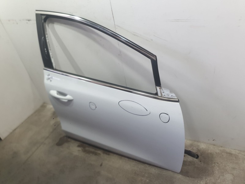 Recambio de puerta delantera derecha para kia cee´d sportswagon (jd) 1.6 crdi 136 referencia OEM IAM 76004A2000 TOCADA 