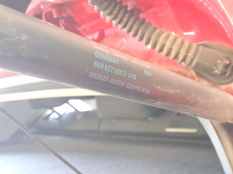 Recambio de amortiguadores maletero / porton para volkswagen golf vi (5k1) 1.4 tsi referencia OEM IAM 5K6827550D  